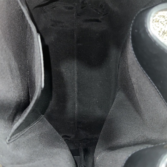 Chanel calfskin bucket/drawstring bag - Picture 8 of 9